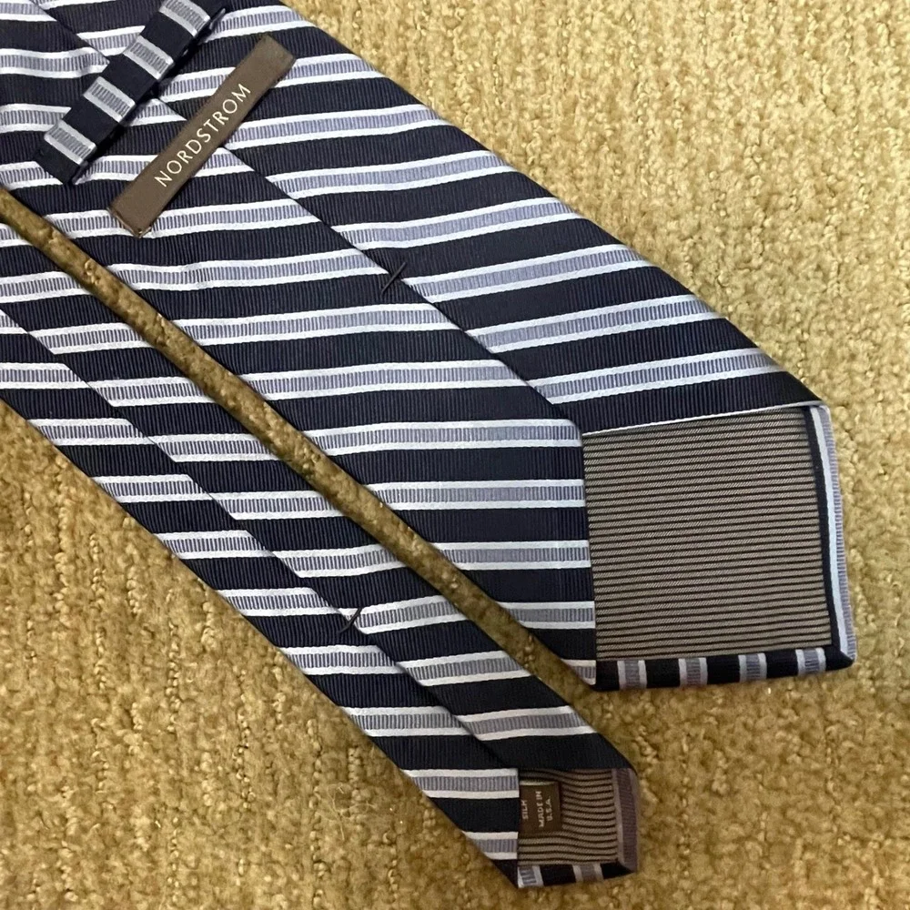 Nordstrom Mens Silk Repp Striped Classic Necktie Navy Gray Silver USA Officewear